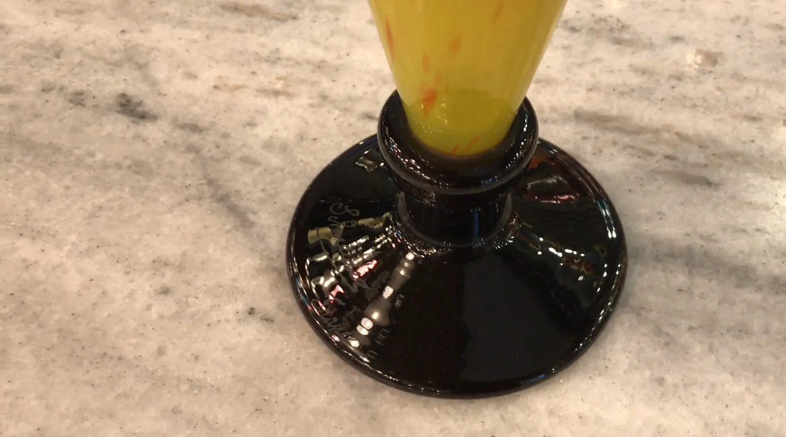 Antikes Glas mit der Unterschrift von Schneider, französisches Design.