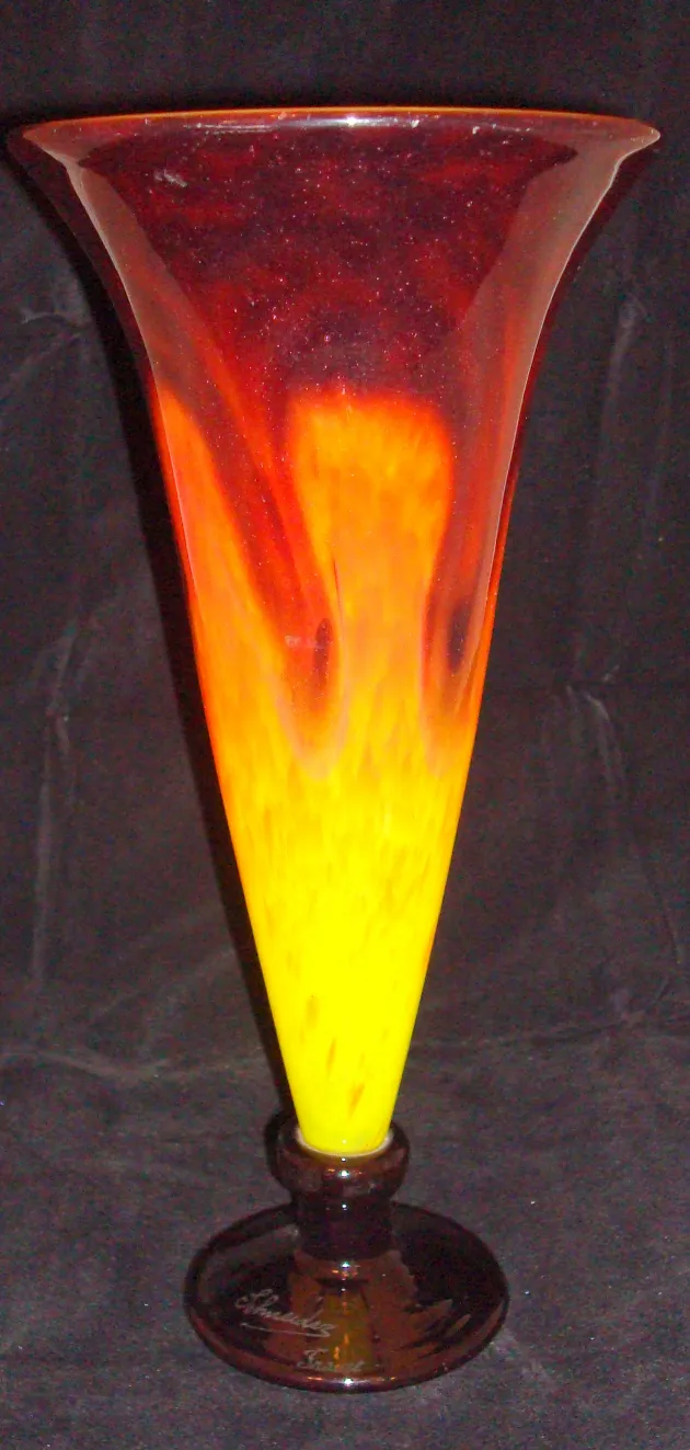vase en verre signé de manière artistique aux couleurs chaudes, antiquité Schneider