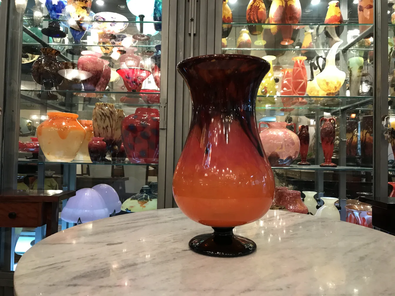 Vaso de vidro assinado com gradiente laranja