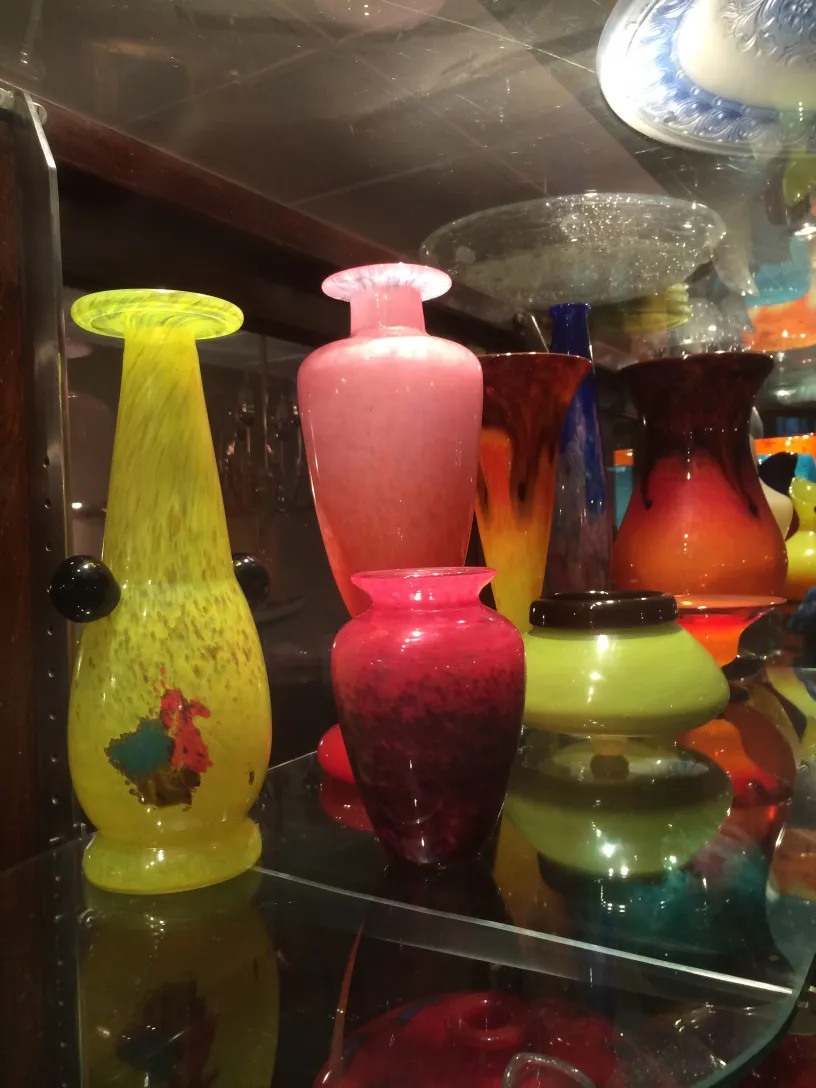 Vases décoratifs anciens en verre signé Schneider