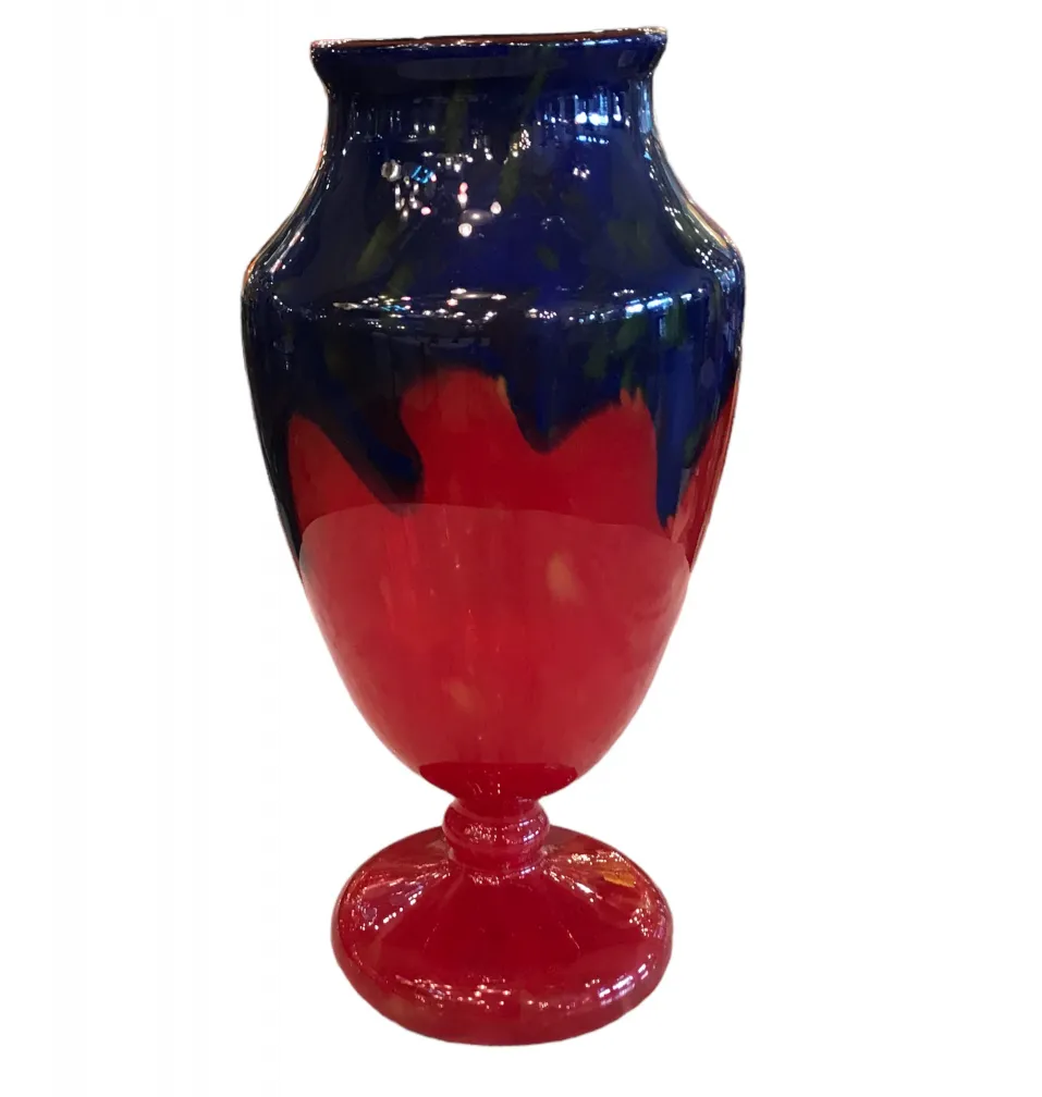 bunter antiker vase mit schneiderunterschrift