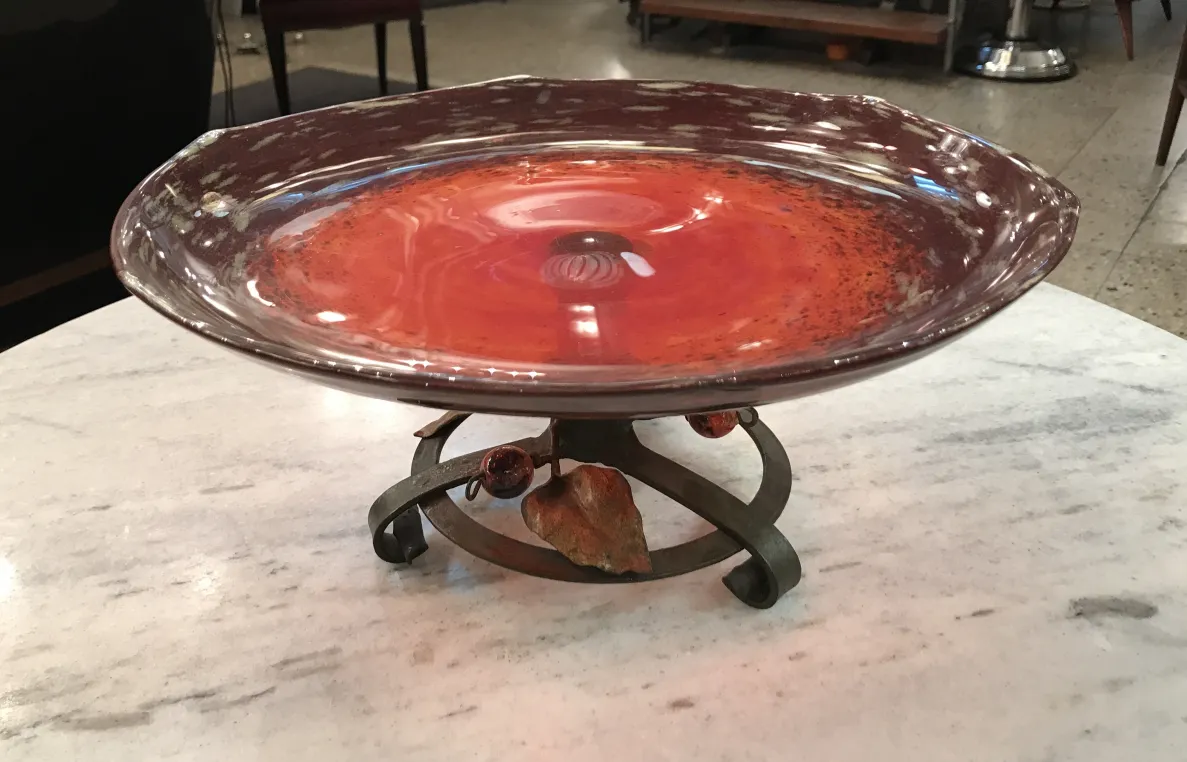 vetro antico firmato da schneider di colore rosso