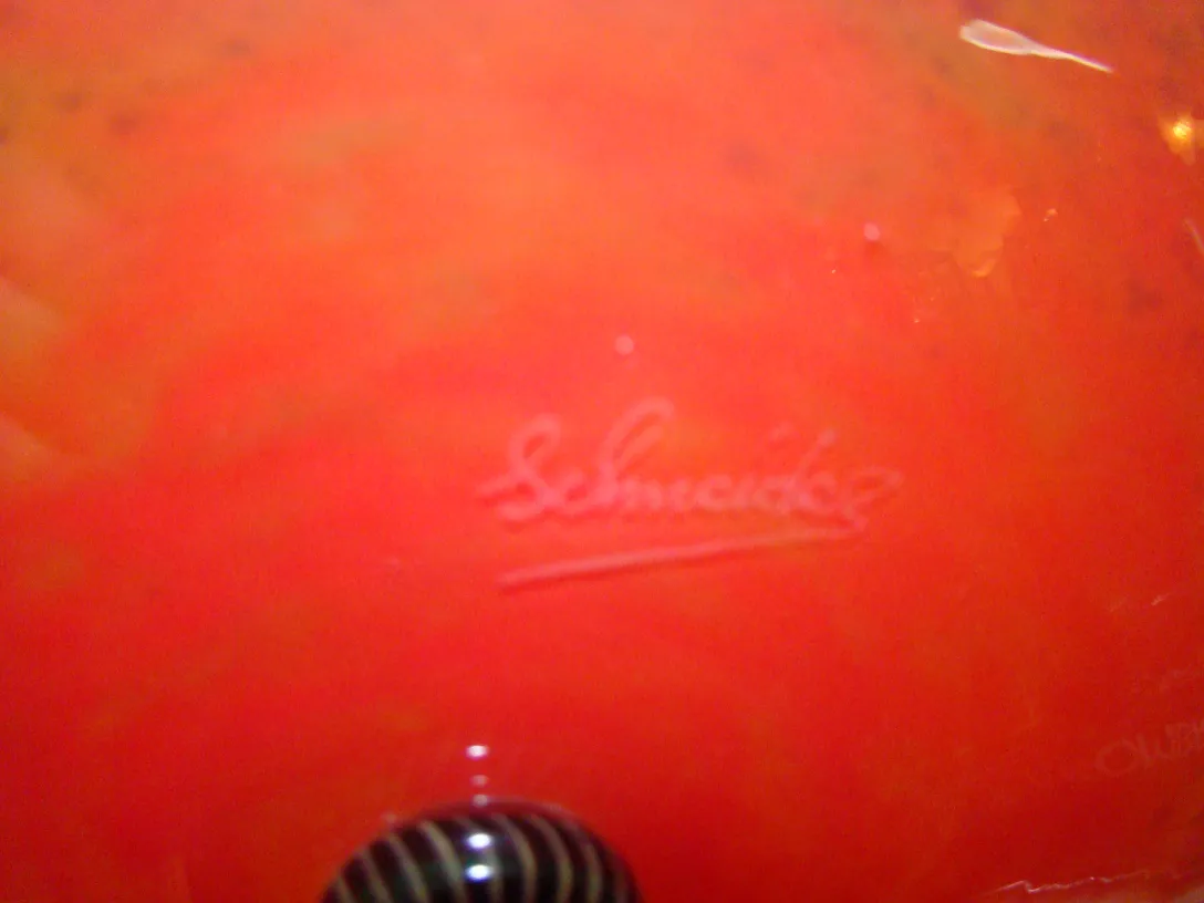 vetro antico con firma di schneider in rosso