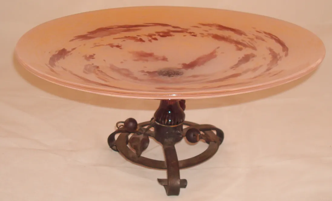 vidrio antiguo firmado por Schneider en decoración sutil, base de metal decorativa