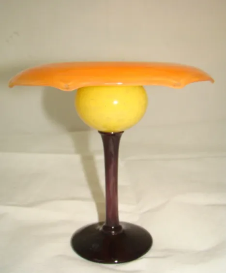 Vidrio firmado por Schneider en colores naranja y amarillo