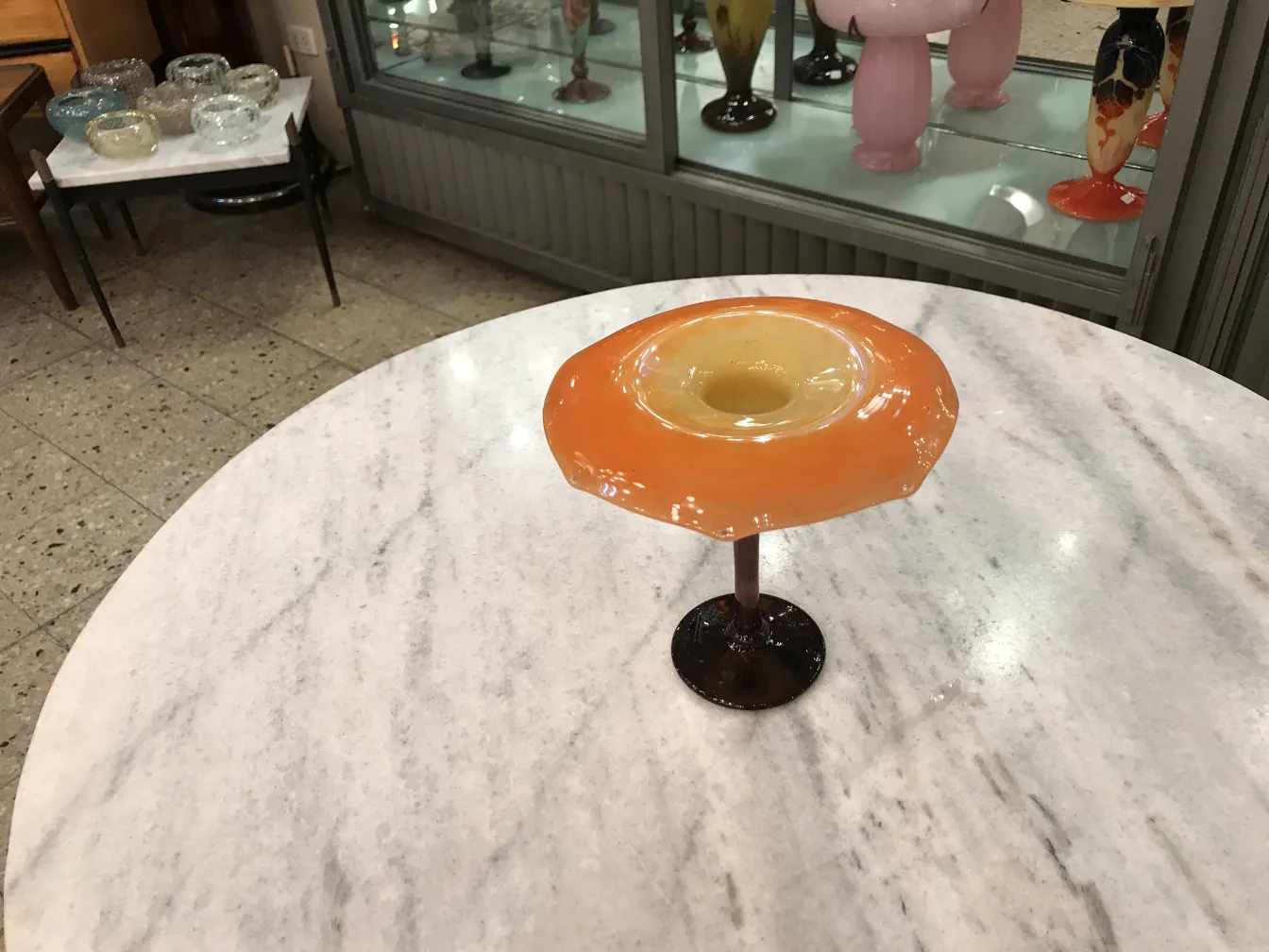 Verre signé Schneider en forme décorative orange