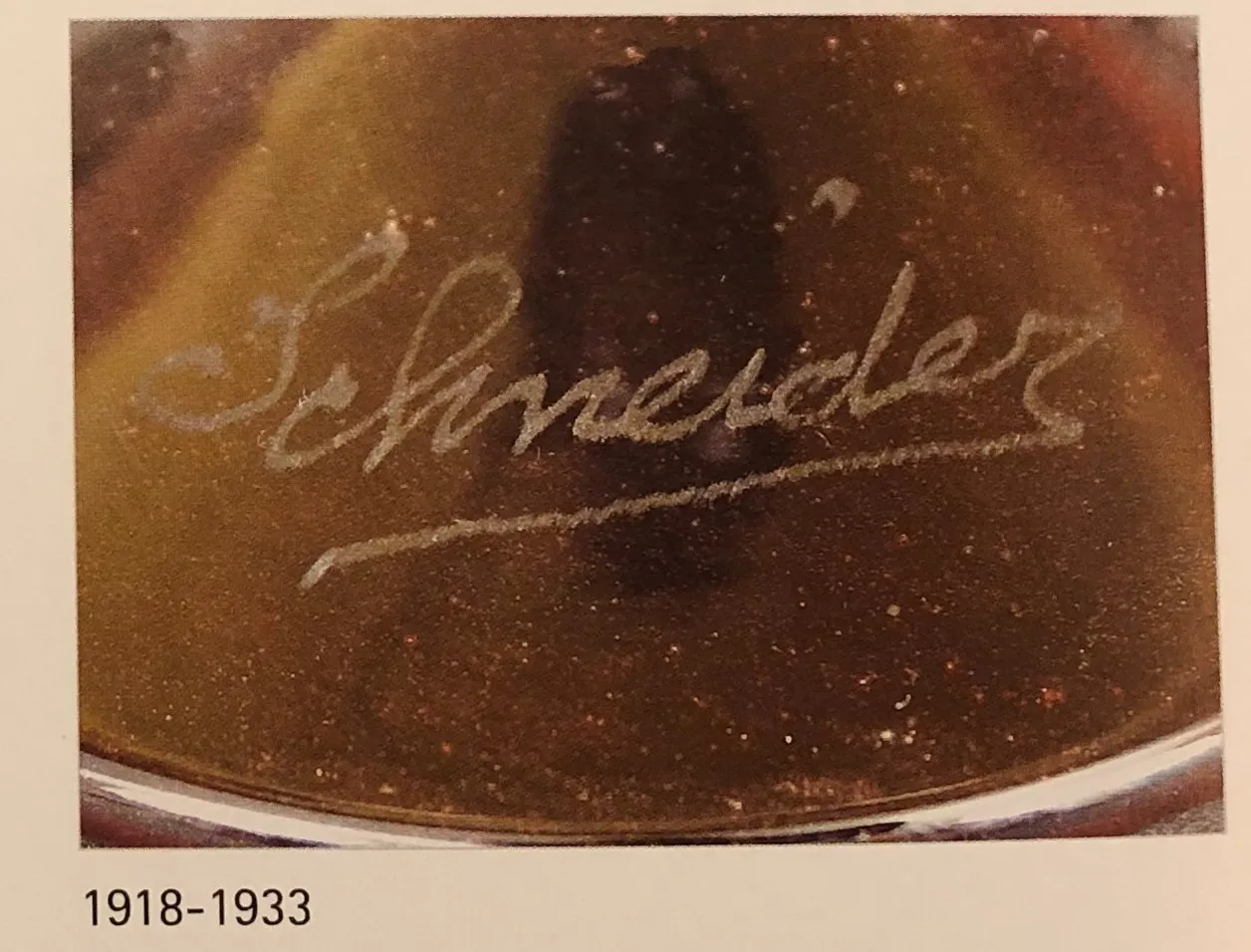 Vidrio antiguo con firma de Schneider, diseño francés.