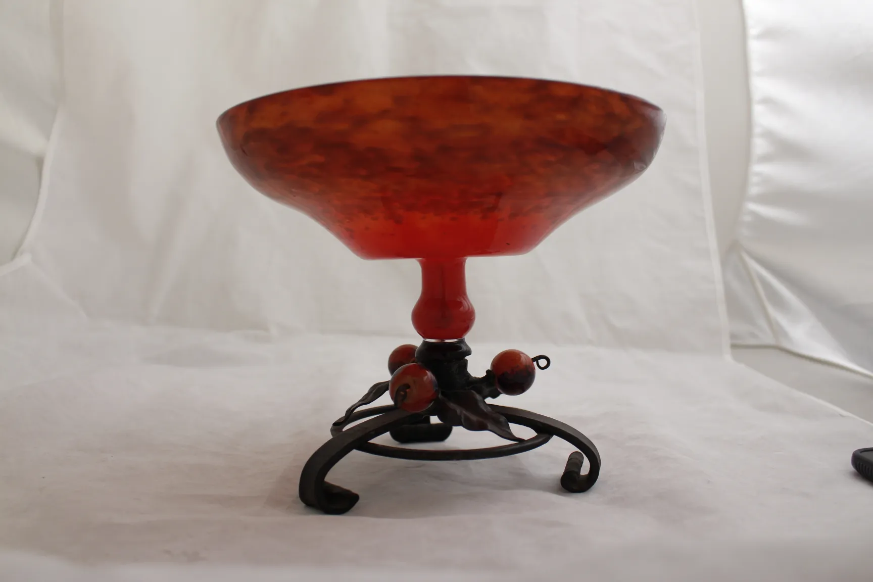 Verre ancien avec signature de Schneider sur base décorative