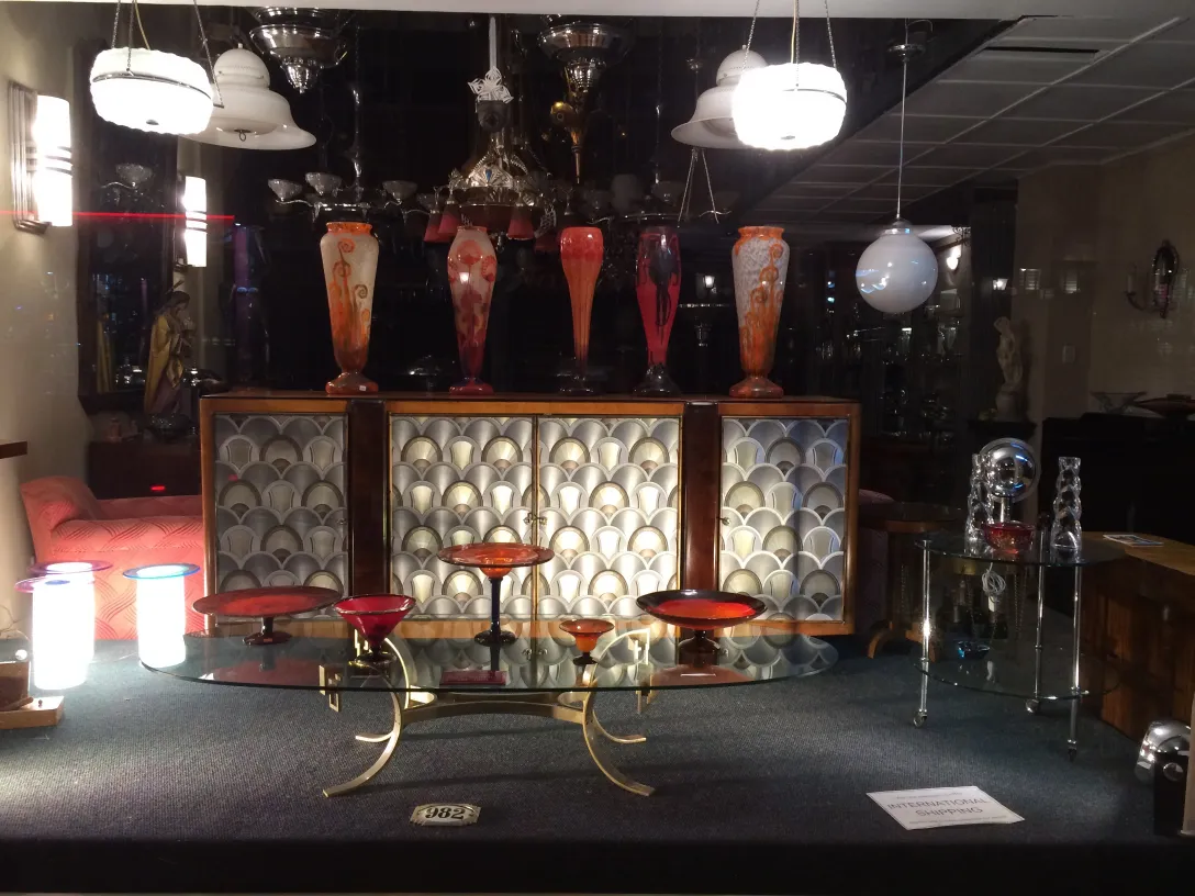 Verre signé par Schneider en exposition, design accrocheur