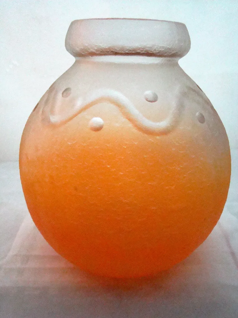 verre antique signé par Schneider avec design coloré