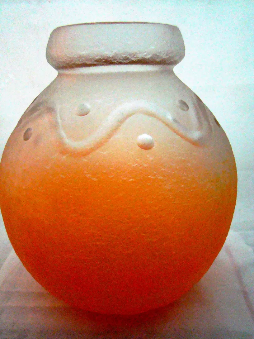 verre ancien avec signature Schneider, motif ondulé, couleur orange