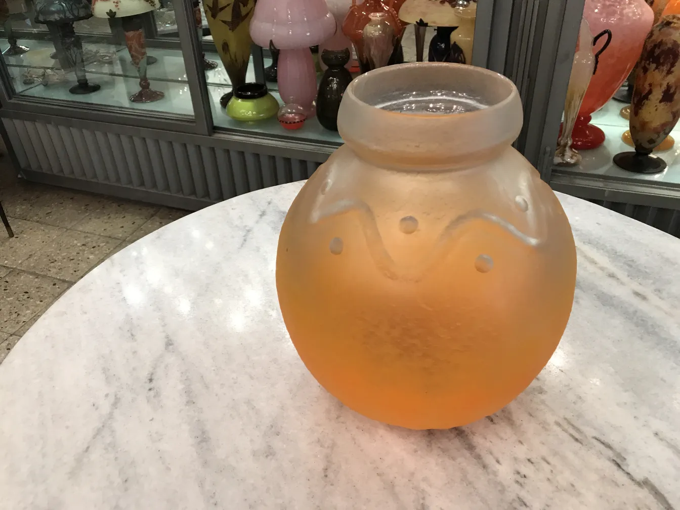 古老的施耐德签名玻璃，具有独特形状