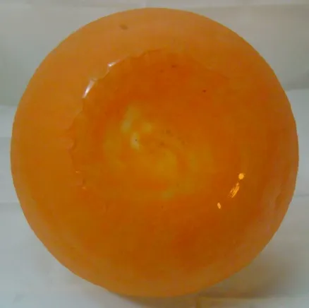 Visão superior do vidro assinado antigo de Schneider, cor laranja