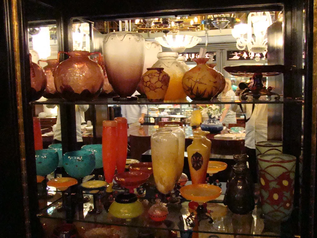 Collection of antiques with signed glass Schneider, colorful and varied