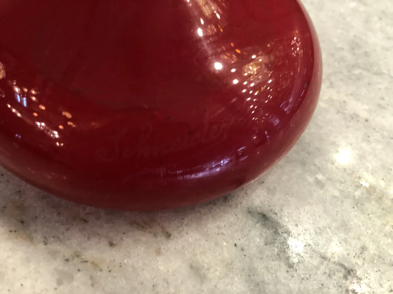 Подписанное красное стекло с надписью, французская антикварная вещь.