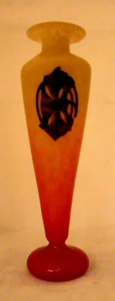 Antike Vase signiert von Schneider in gelb und rot.