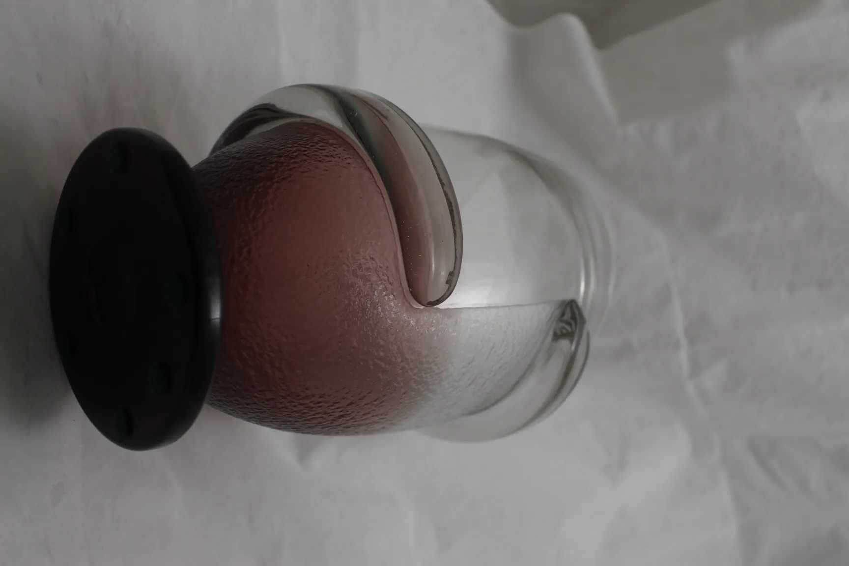 Verre signé par Schneider avec des détails uniques et un aspect ancien