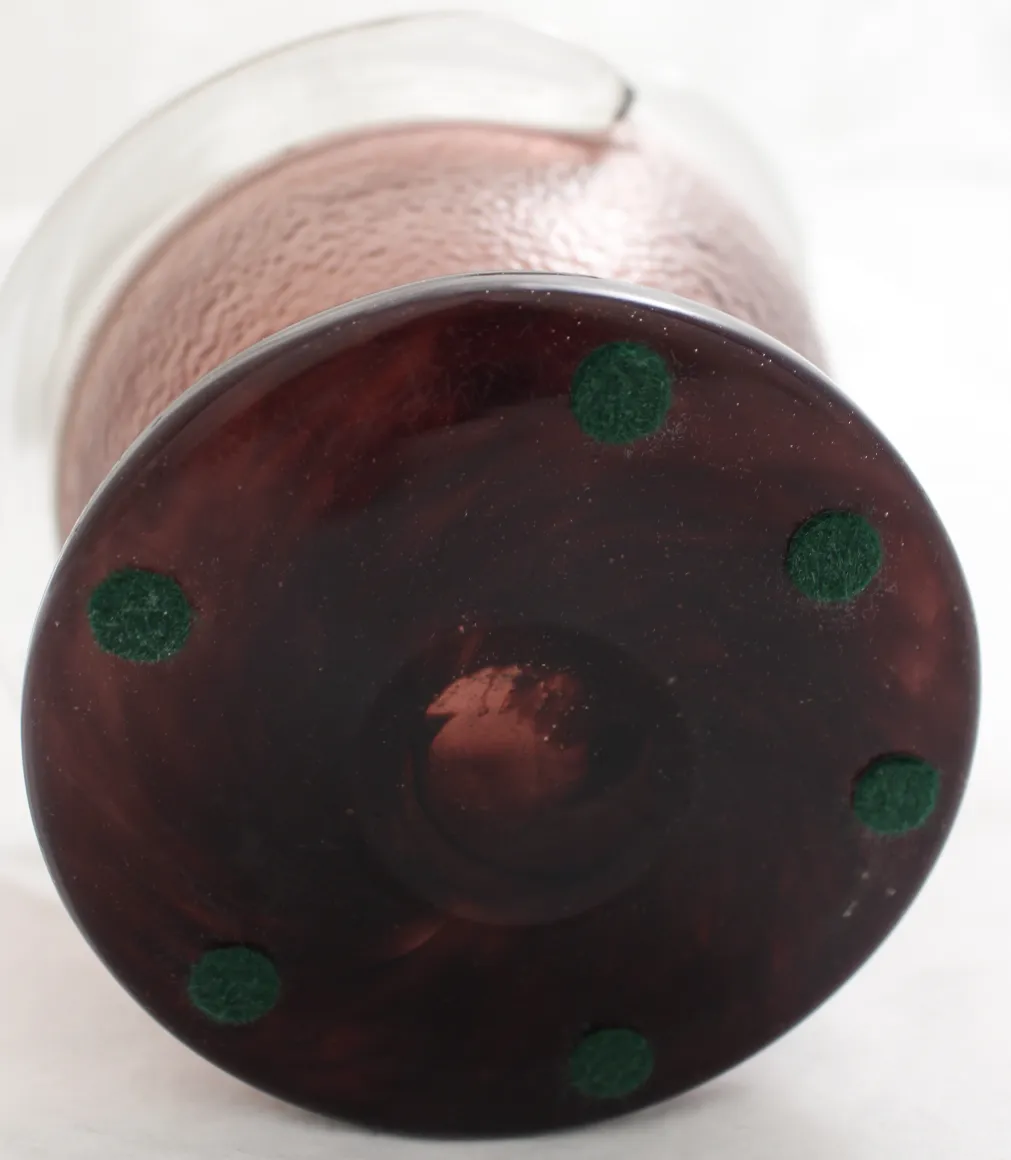 Verre signé antique de Schneider avec des détails uniques à la base