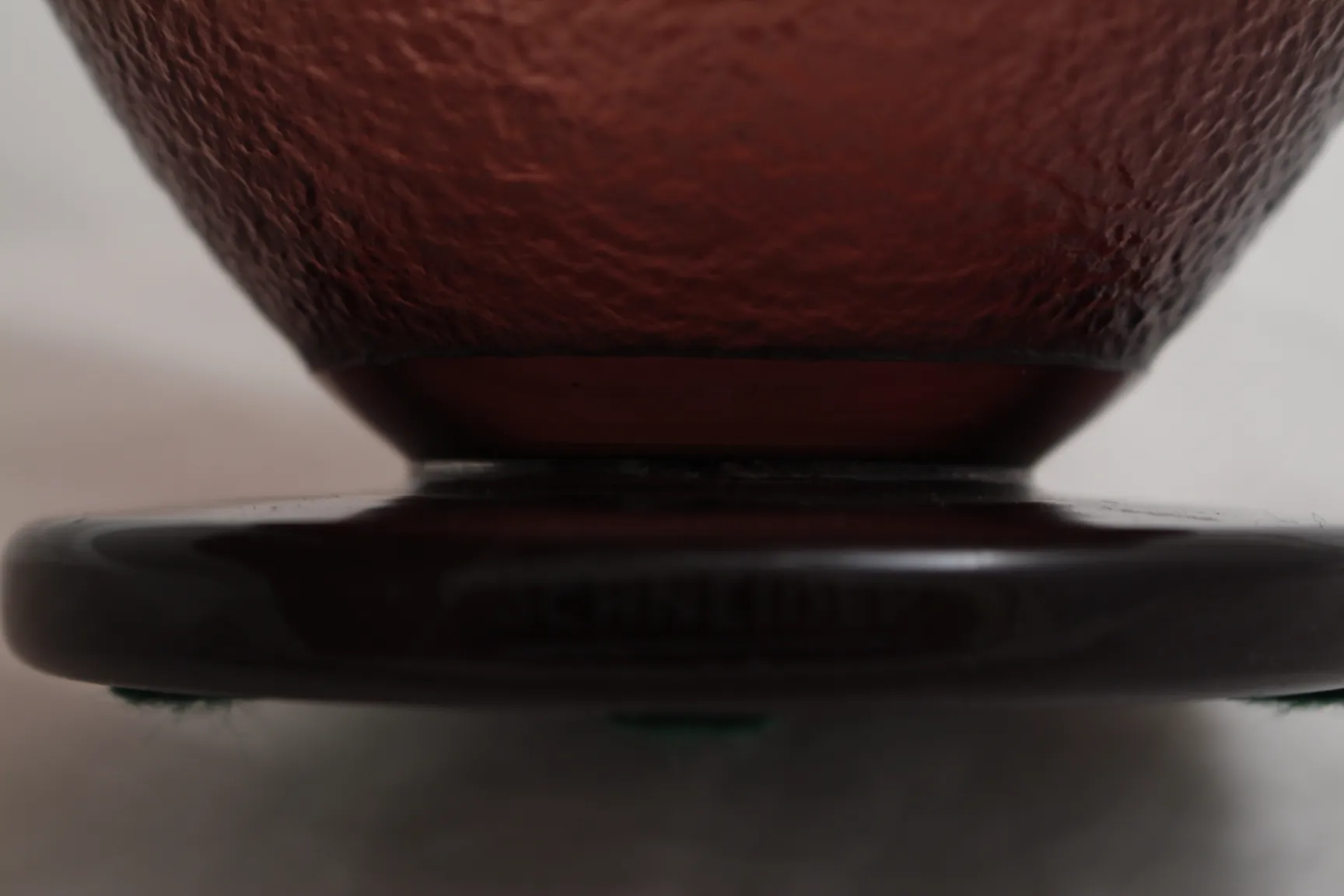 施耐德签名玻璃，底部有细节