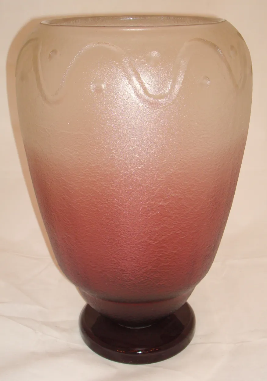 antikes signiertes Glas von Schneider mit elegantem Design und Farbverlauf