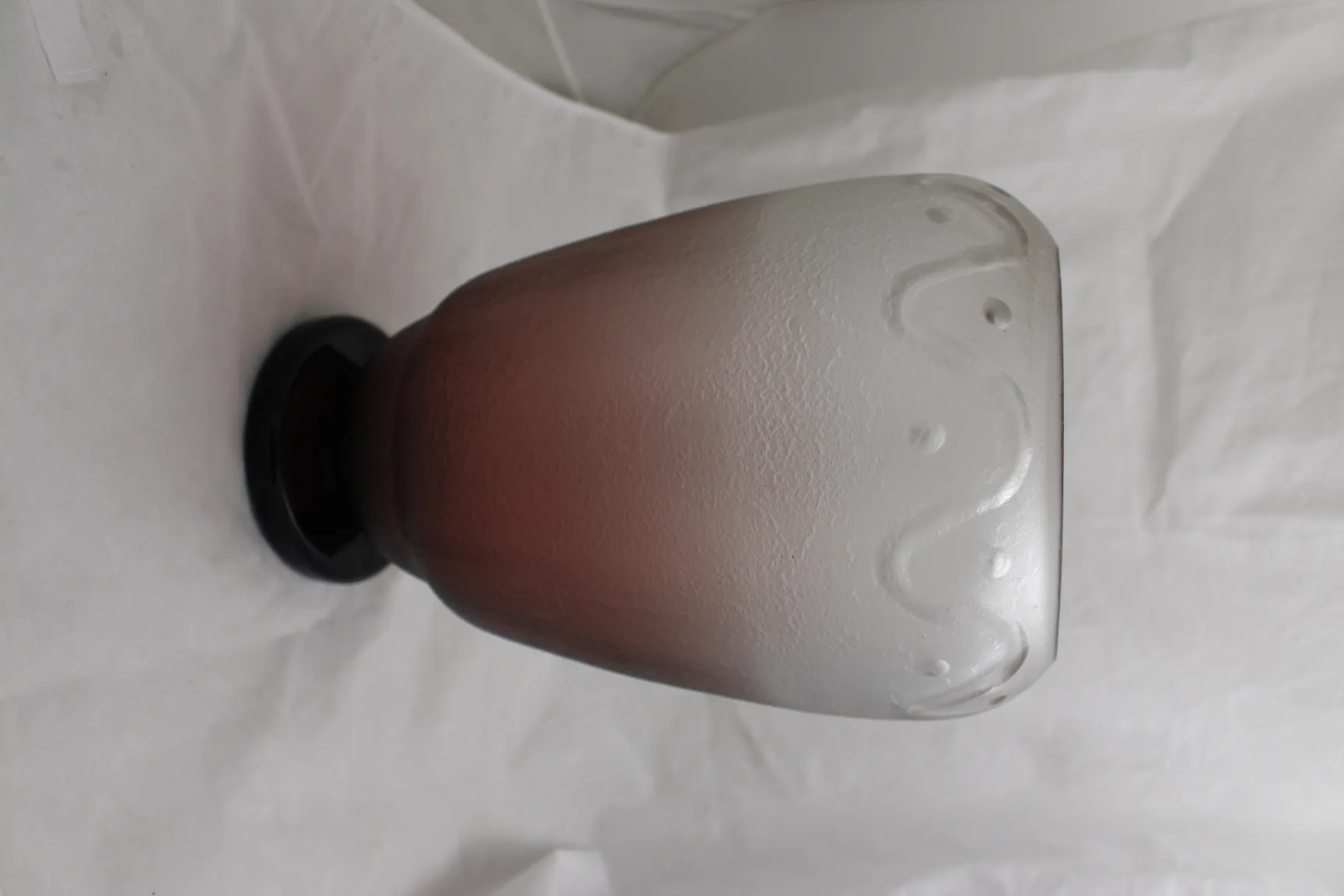 पुराना-साइन-ग्लास-श्नाइडर-हल्का-पृष्ठभूमि