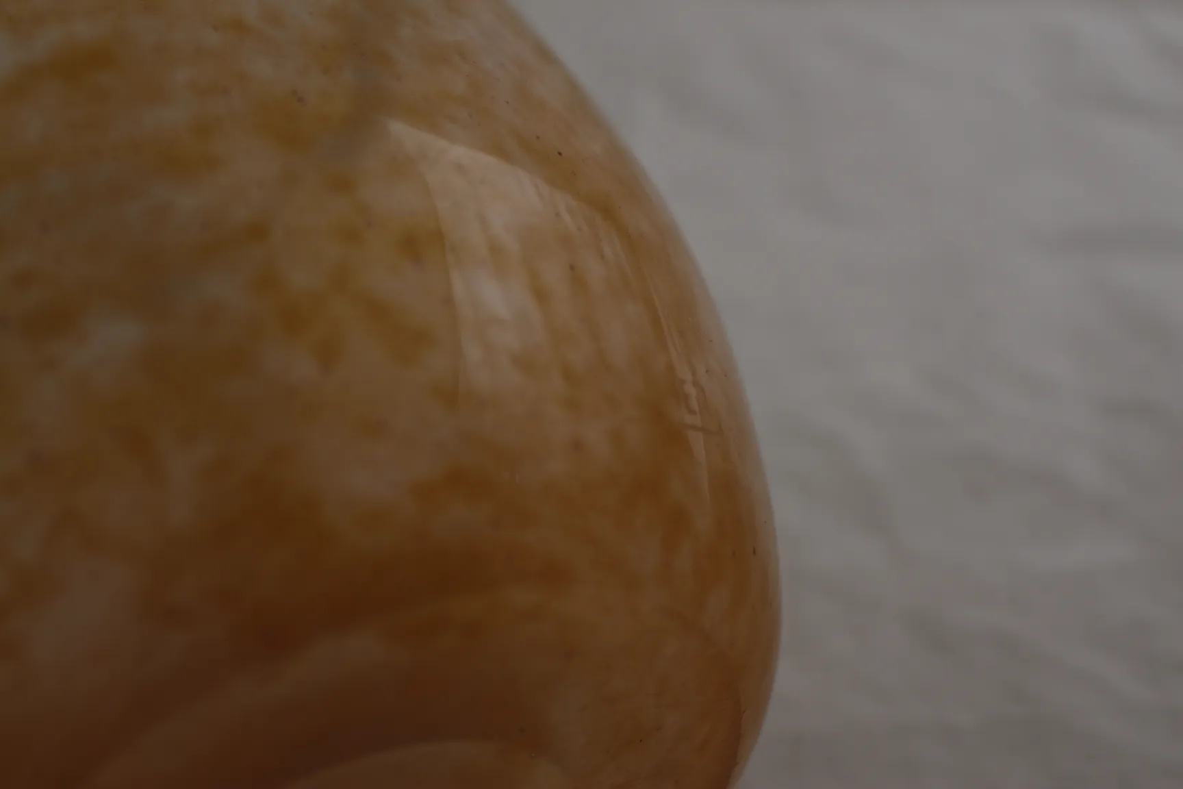 シンプルなデザインのシュナイダーのサイン入り古いグラス