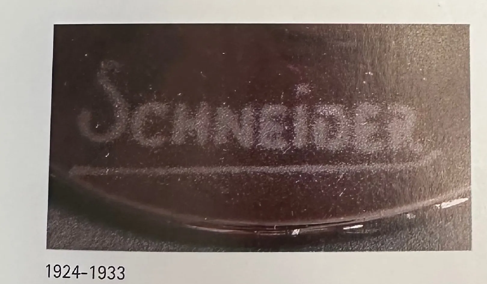 Vidro antigo com assinatura Schneider na base