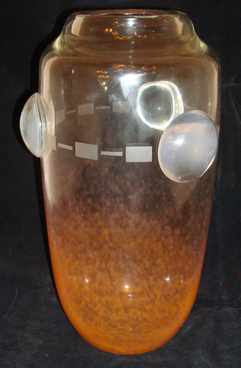 antikes signiertes Glas von Schneider, bernsteinfarbig mit dekorativen Formen