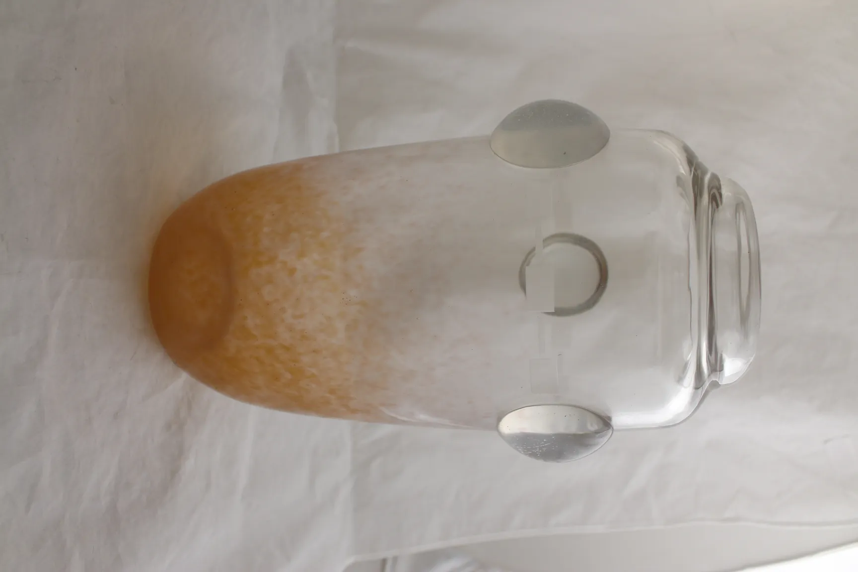 verre signé par schneider, présente un design élégant et unique