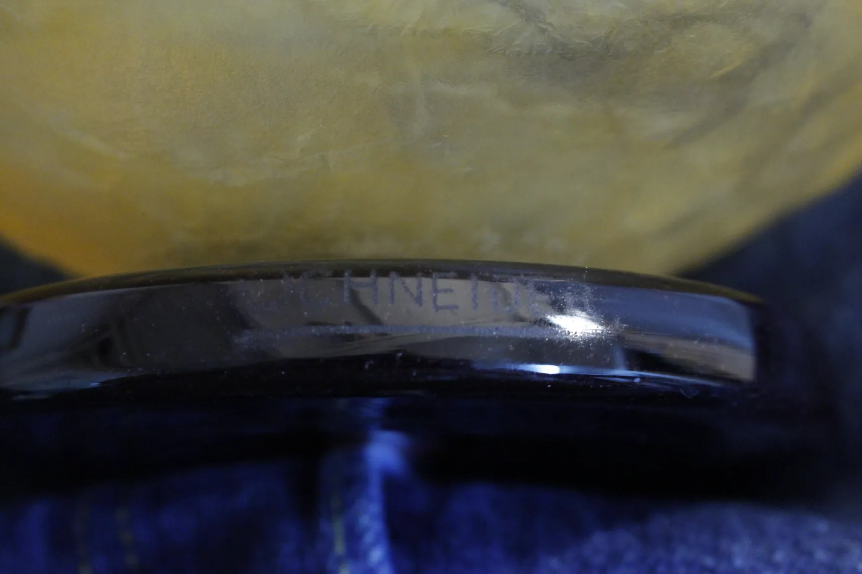 antikes signiertes Glas Schneider, farbiger Hintergrund, elegantes Design