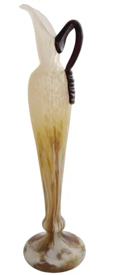 antigo vidro com um design elegante e uma alça distinta