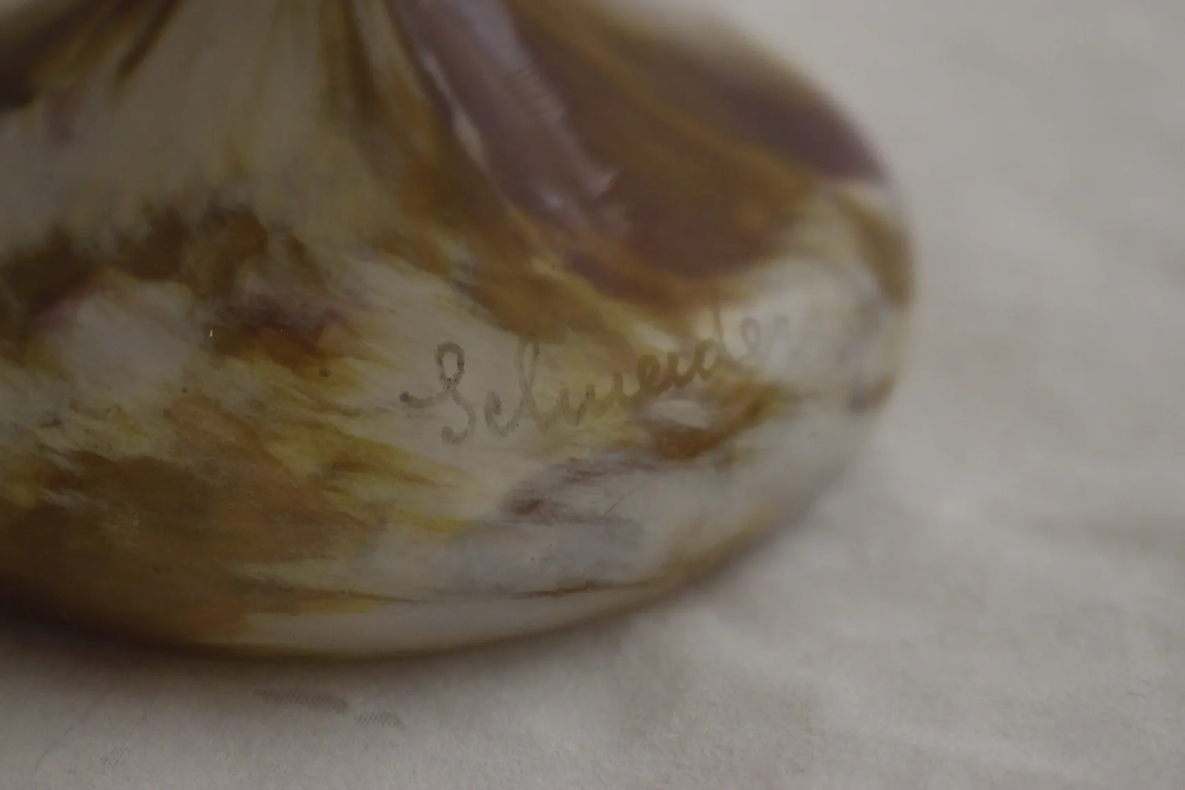 Verre ancien avec signature de Schneider, design français