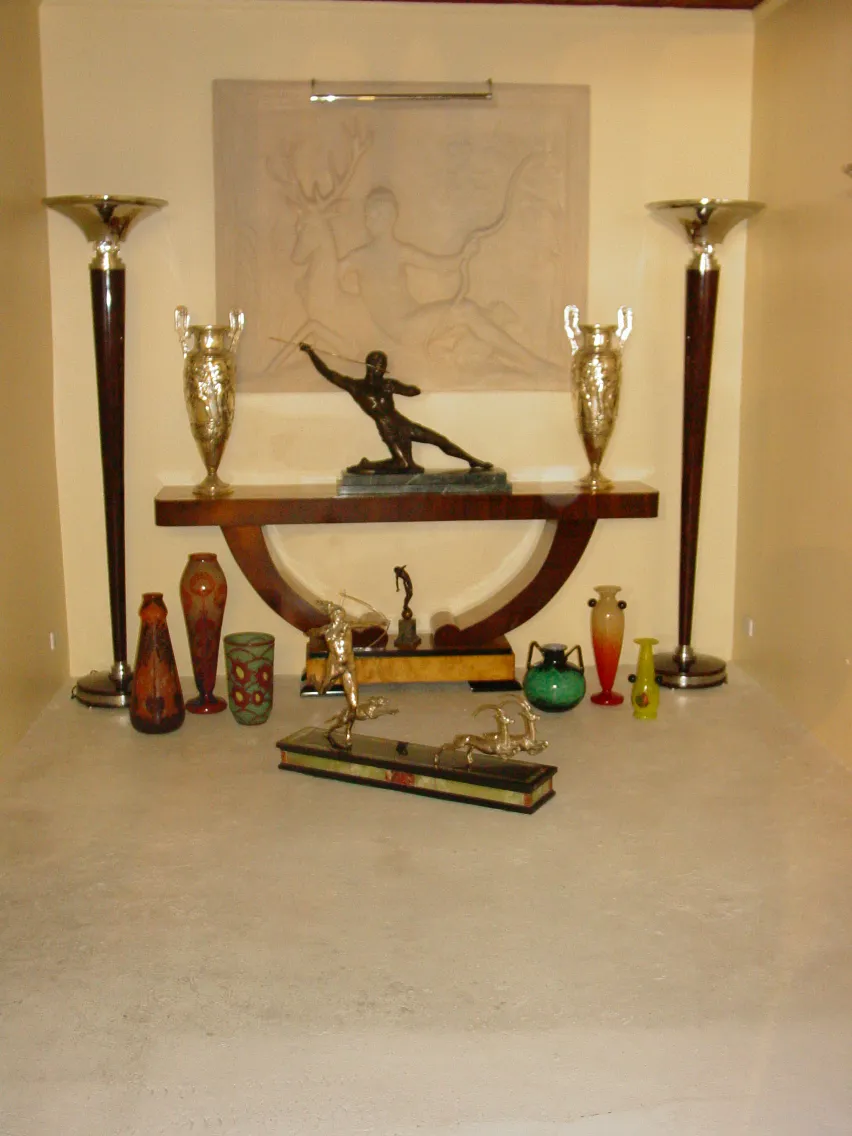 Signiertes Glas (Schneider) (Französisch) in einer antiken Ausstellung