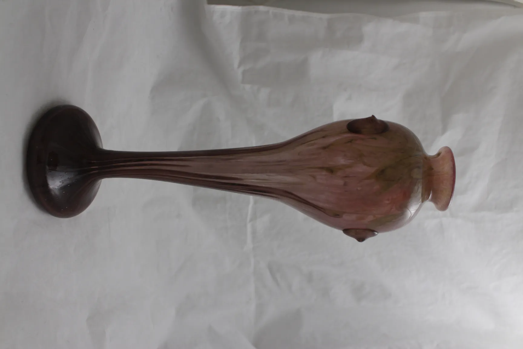 verre ancien signé schneider en forme élégante avec des détails