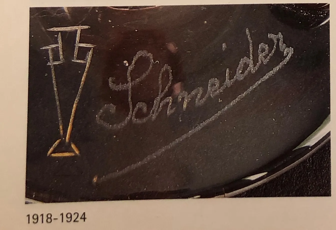verre ancien signé de Schneider avec design unique