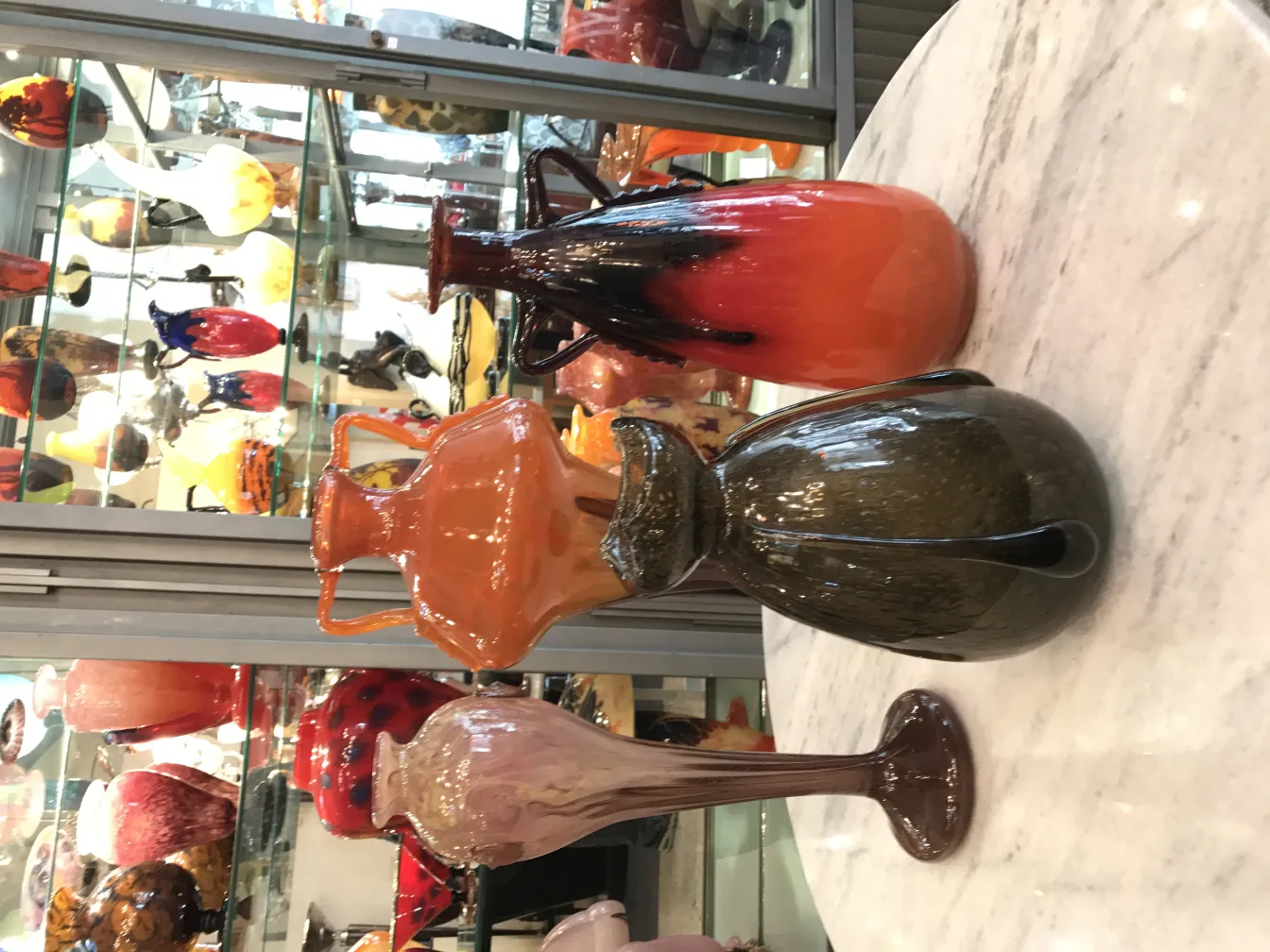 三件优雅的古董玻璃展品