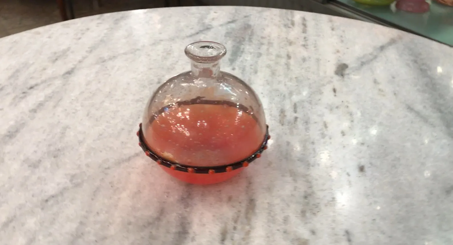 verre ancien avec signature de Schneider dans un cadre élégant