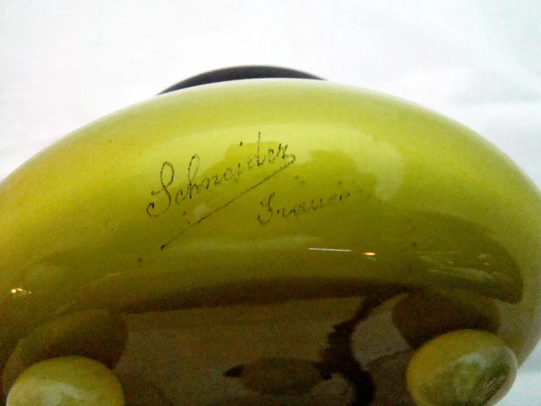 Verre ancien signé Schneider de couleur verte