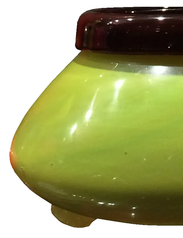 Vidro antigo assinado por Schneider com cores suaves.