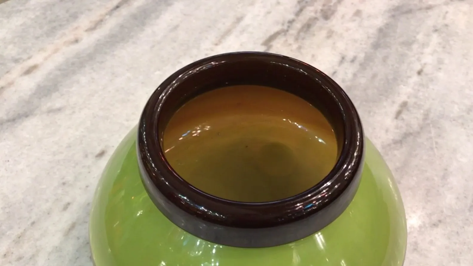 vista superiore di un vetro firmato antico di Schneider francese