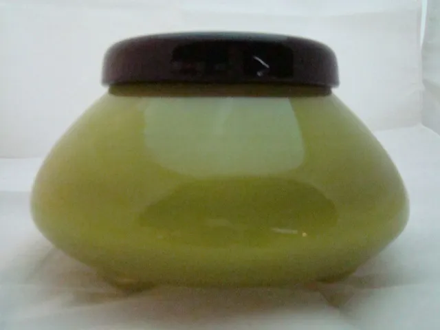 Frasco decorativo de vidro antigo com tampa escura