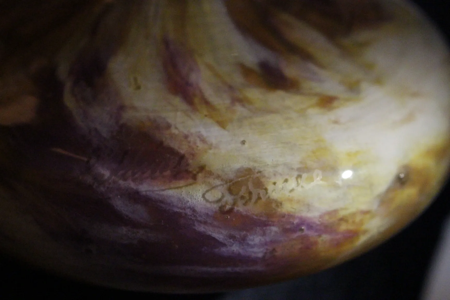 антикварное подписанное стекло Шнайдер с слоновьими оттенками и пурпурными деталями