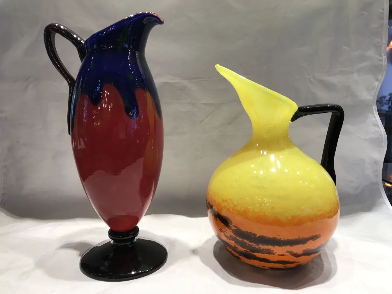 التحفيات، جرة ملونة من زجاج موقّع شنايدر