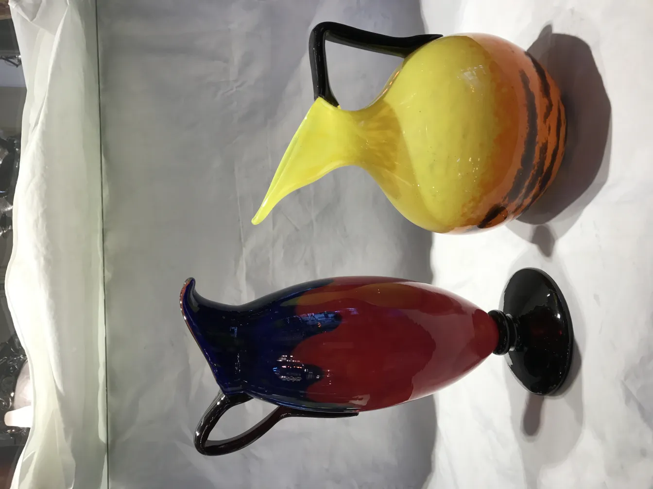 jarres en verre antiquité signées, couleurs vives