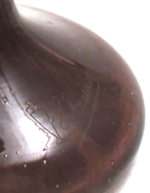 Signiertes Glas von Schneider, Antiquität mit einzigartigen Merkmalen