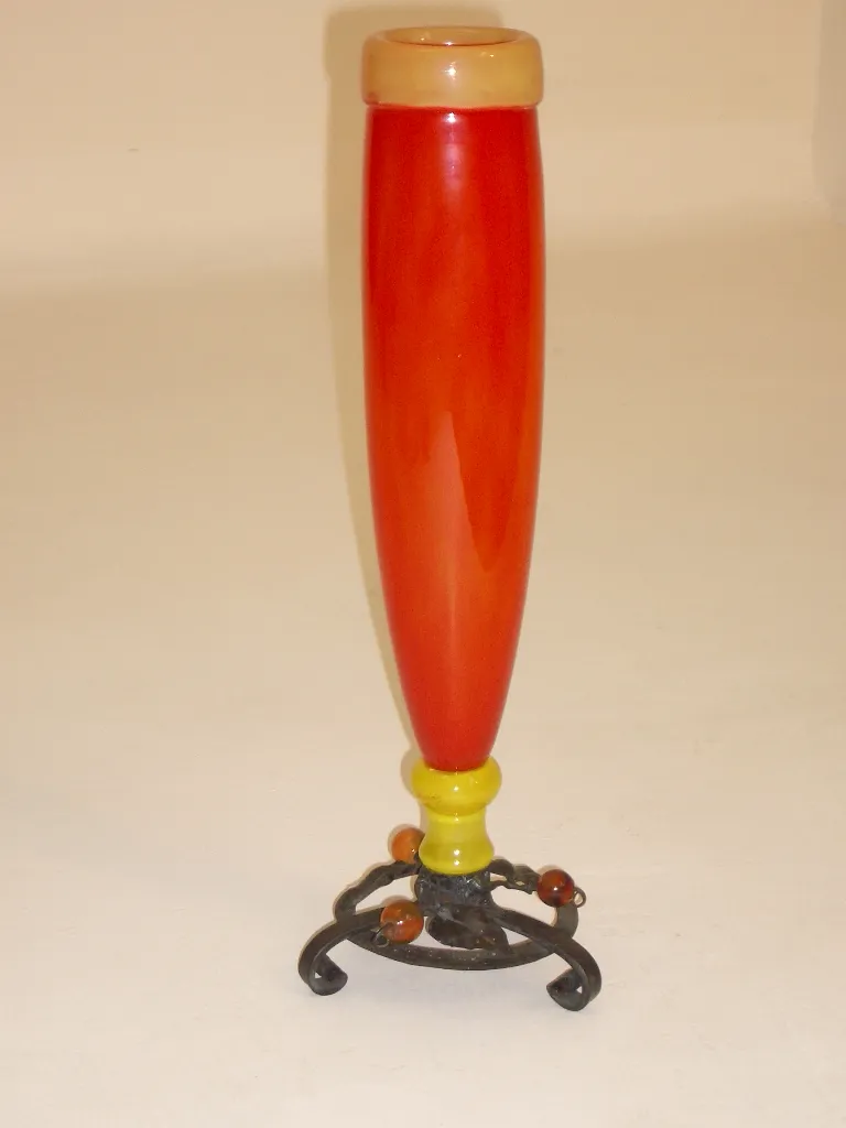 vase en verre signé par Schneider avec base décorative