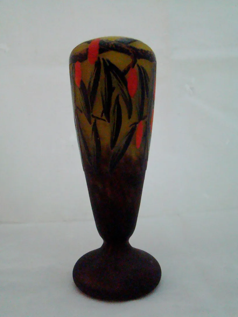 verre ancien signé par schneider avec motif floral