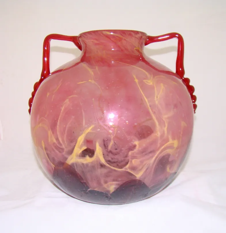 antikes Glas mit wunderschön marmoriertem Design