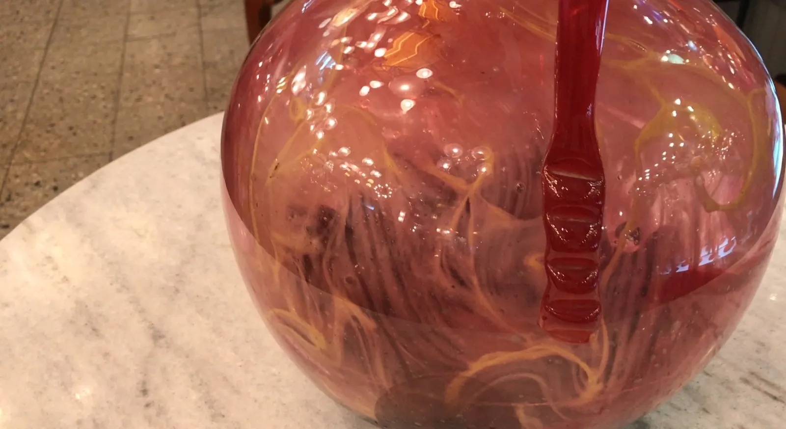 Signiertes Glas Schneider mit französischem Dekorationsdesign, Antiquität.