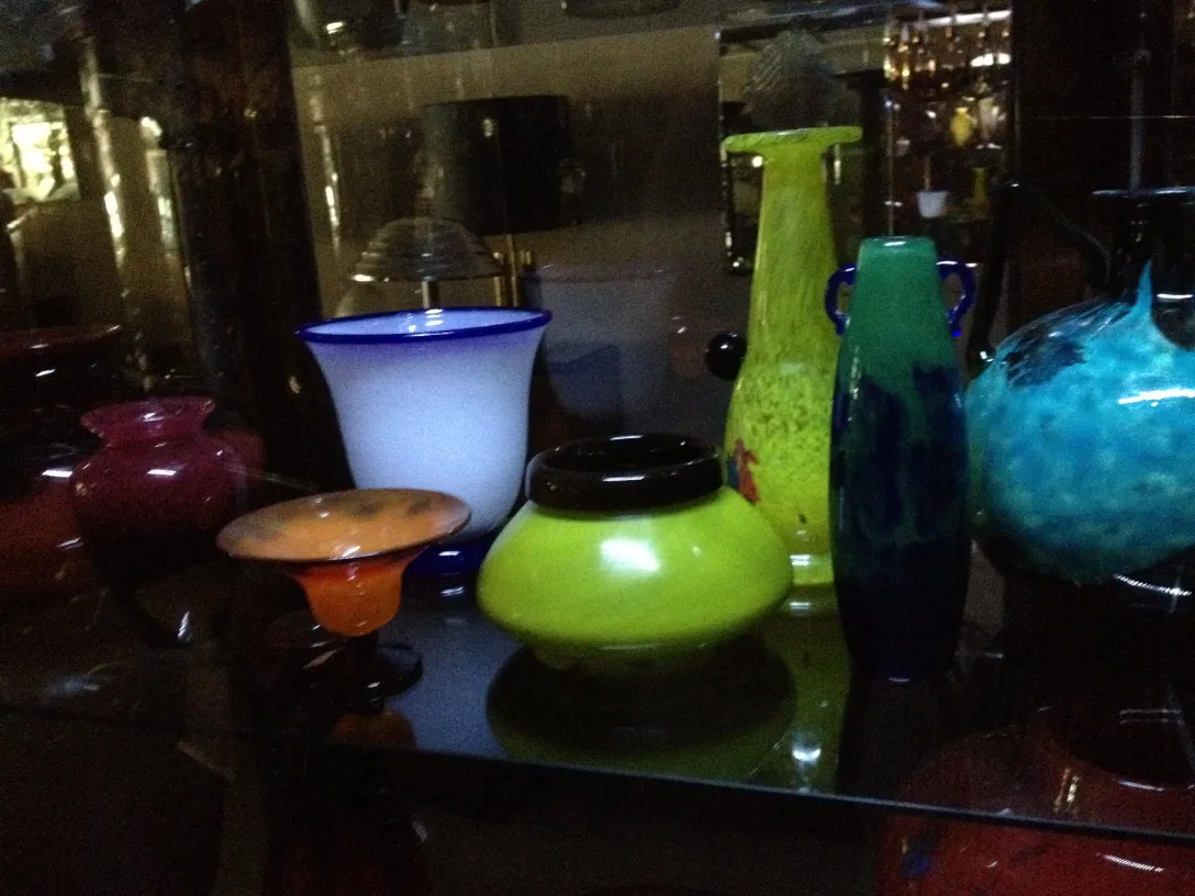 verre ancien signé par Schneider dans des couleurs vives